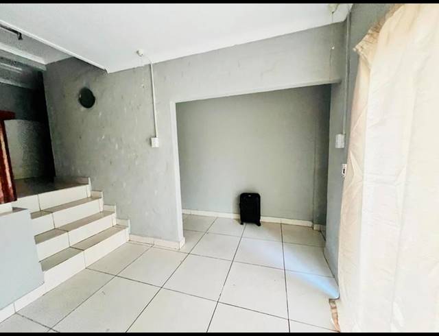 6 BEDROOM HOUSE FOR SALE IN GLENMORE